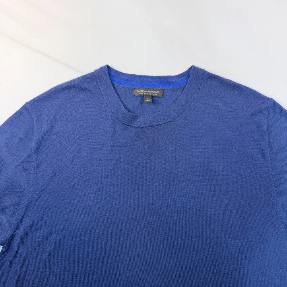 Banana Republic 100% Merino Wool Sweater Mens M Blue Crew Neck Lightweight